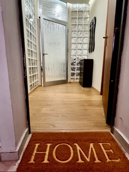 Tirane, jepet me qera apartament 1+1 Kati 2, 69 m² 550 € (PRANE PASTICERIS TITO)