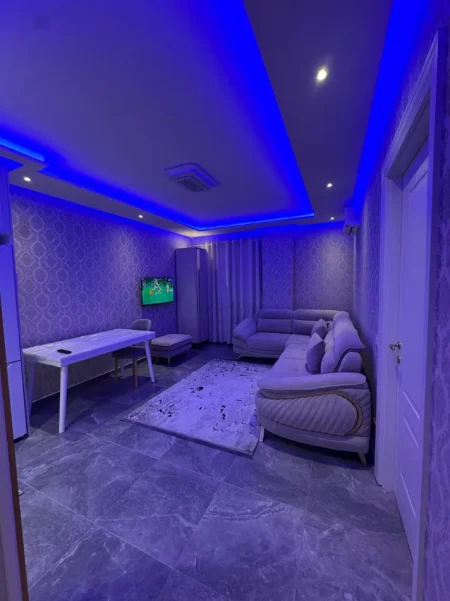 Tirane, jepet me qera apartament 1+1+Ballkon Kati 8, 68 m² 520 € (univers city)