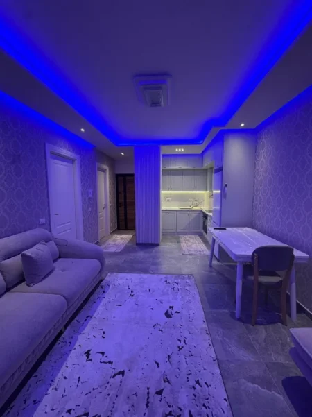 Tirane, jepet me qera apartament 1+1+Ballkon Kati 8, 68 m² 520 € (univers city)