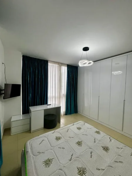 Tirane, jepet me qera apartament 2+1+Ballkon Kati 4, 115 m² 650 €
