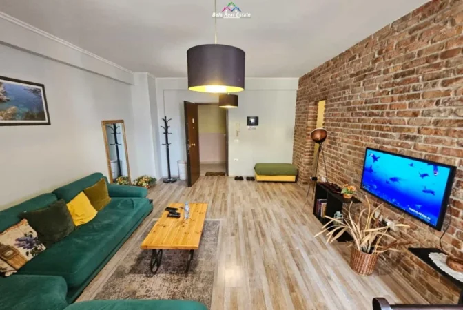 Tirane, jepet me qera apartament 1+1+Ballkon Kati 4, 60 m² 600 € (selvia)