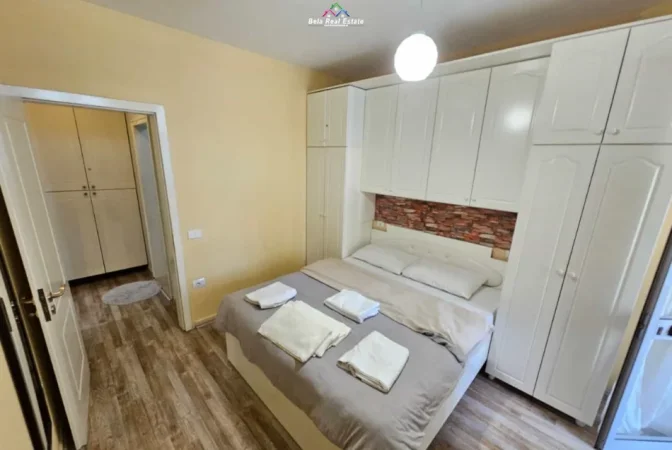 Tirane, jepet me qera apartament 1+1+Ballkon Kati 4, 60 m² 600 € (selvia)