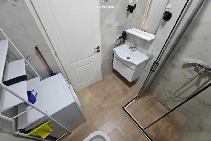 Tirane, jepet me qera apartament 1+1+Ballkon Kati 4, 60 m² 600 € (selvia)