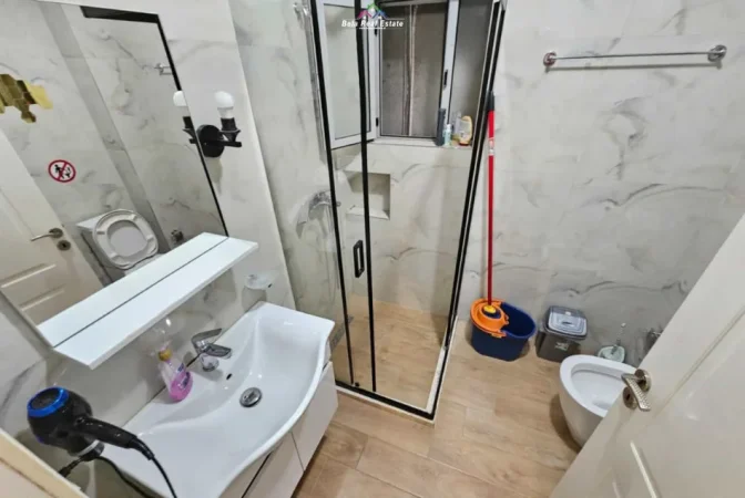 Tirane, jepet me qera apartament 1+1+Ballkon Kati 4, 60 m² 600 € (selvia)