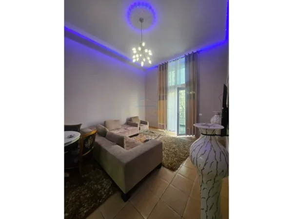 Tirane, shitet apartament 2+1 Kati 1, 145 m² 232.000 € (RRUGA E KAVAJES)