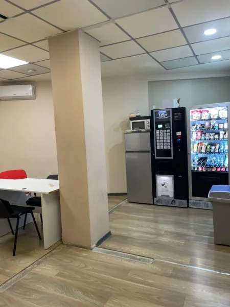 Tirane, jepet me qera ambjent biznesi Kati 1, 306 m² 3.400 € 