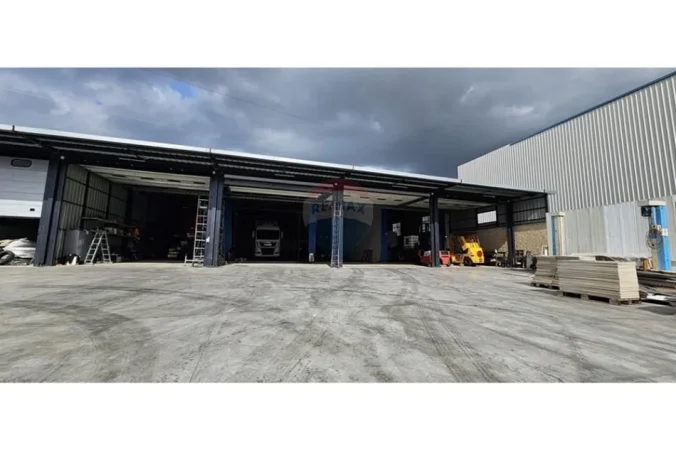 Tirane, jepet me qera magazine , 1.400 m² 4.000 € 