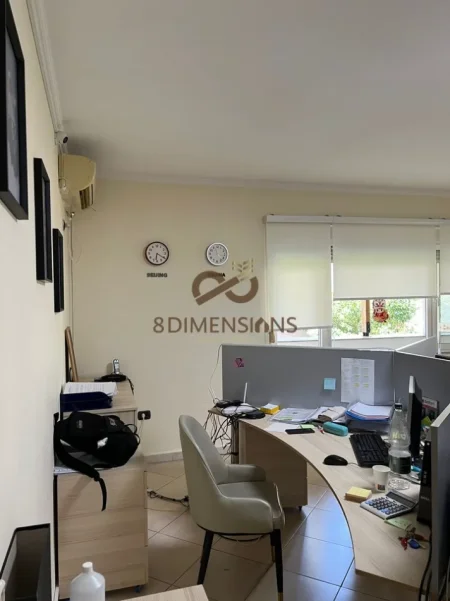 Tirane, jepet me qera zyre Kati 2, 82 m² 700 € (bllok)