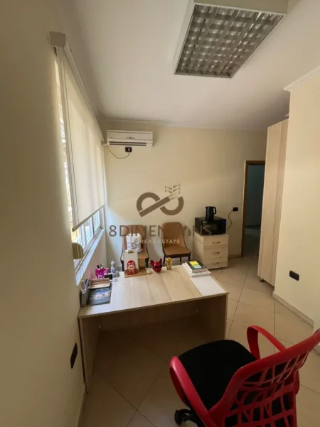 Tirane, jepet me qera zyre Kati 2, 82 m² 700 € (bllok)