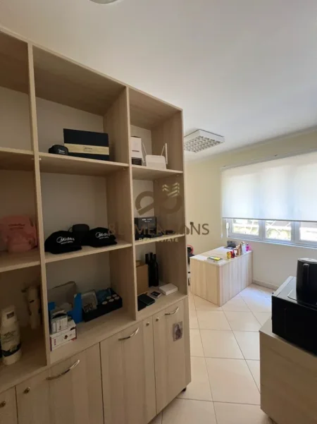 Tirane, jepet me qera zyre Kati 2, 82 m² 700 € (bllok)