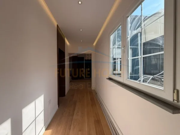 Durres, shes apartament 3+1+Ballkon Kati 3, 260 m² 350.000 € (Qender)