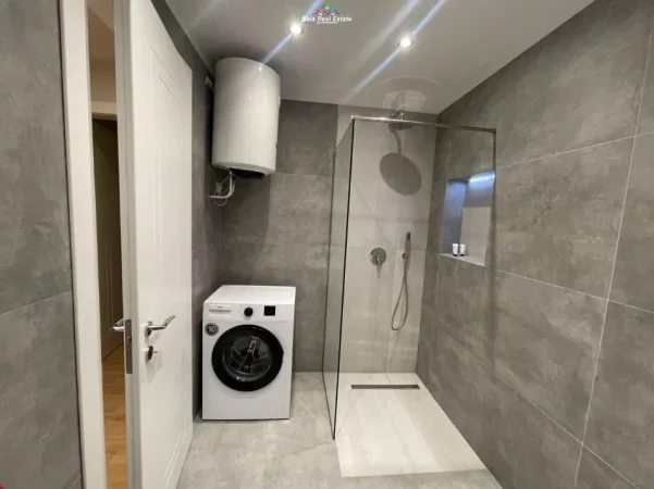Tirane, jepet me qera apartament 1+1 Kati 5, 50 m² 520 € (Pazari i Ri, prane Supermarket Xhangolli)