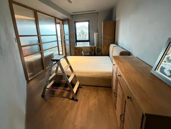 Tirane, jepet me qera apartament 1+1+Ballkon Kati 9, 60 m² 1.000 € (garden building)