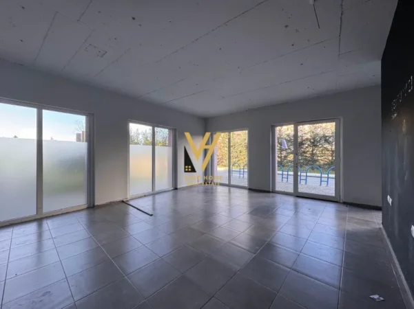 Tirane, jepet me qera ambjent biznesi Kati 0, 94 m² 600 € (ALI DEMI)