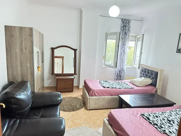 Tirane, jepet me qera apartament 2+1 Kati 3, 114 m² 680 € (zogu i zi)