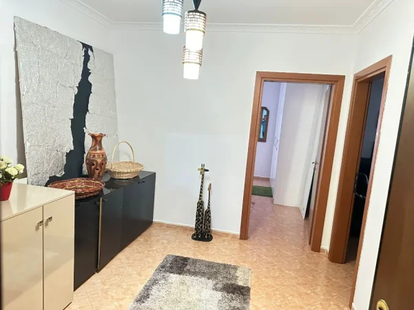 Tirane, jepet me qera apartament 2+1 Kati 3, 114 m² 680 € (zogu i zi)