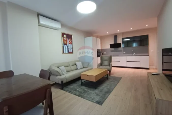 Tirane, jepet me qera apartament 1+1+Ballkon Kati 4, 75 m² 800 € (zogu i zi)