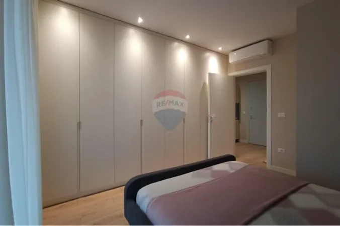 Tirane, jepet me qera apartament 1+1+Ballkon Kati 4, 75 m² 800 € (zogu i zi)