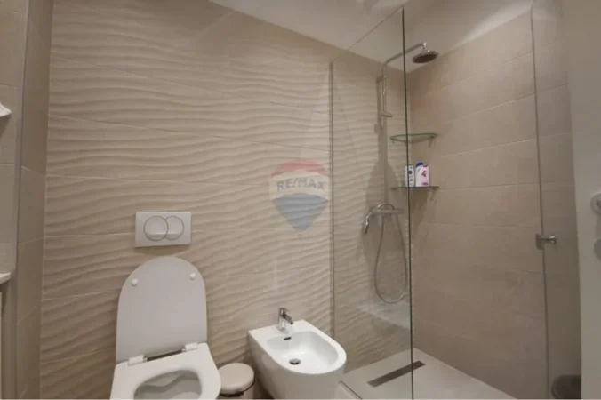 Tirane, jepet me qera apartament 1+1+Ballkon Kati 4, 75 m² 800 € (zogu i zi)