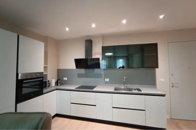 Tirane, jepet me qera apartament 1+1+Ballkon Kati 4, 75 m² 800 € (zogu i zi)