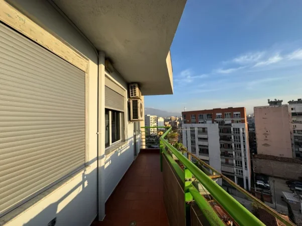 Tirane, jepet me qera apartament 2+1+Ballkon Kati 8, 120 m² 700 € 