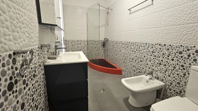 Tirane, shitet apartament 3+1 Kati 2, 211 m² 350.000 € (PRANË PARKUT TË LIQENIT)