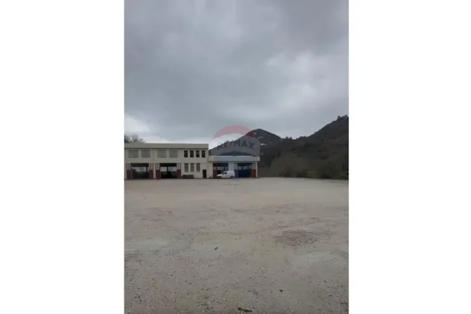 Tirane, jepet me qera magazine , 1.500 m² 6.000 € 