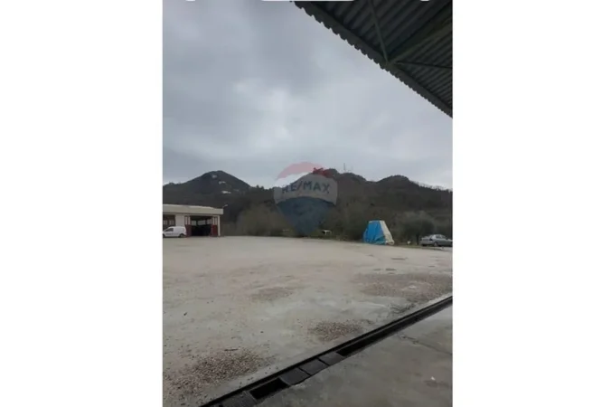 Tirane, jepet me qera magazine , 1.500 m² 6.000 € 