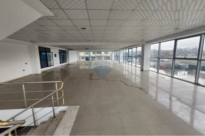 Tirane, jepet me qera , 1.500 m² (Vore)