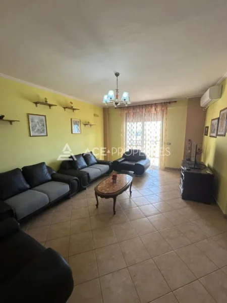 Durres, jepet me qera apartament 3+1 Kati 12, 105 m² 800 € (Qender,Durres)