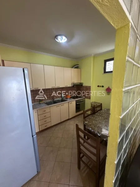 Durres, jepet me qera apartament 3+1 Kati 12, 105 m² 800 € (Qender,Durres)