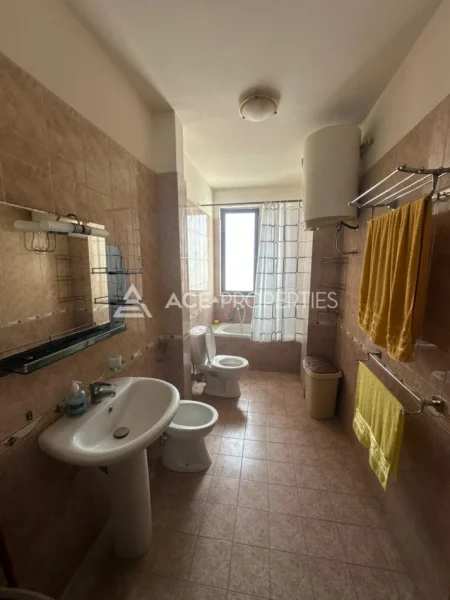 Durres, jepet me qera apartament 3+1 Kati 12, 105 m² 800 € (Qender,Durres)