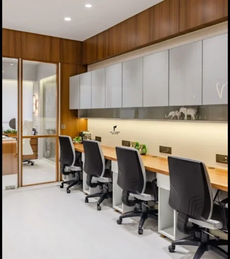 Tirane, jepet me qera zyre Kati 5, 135 m² 700 € (21 DHJETORI)