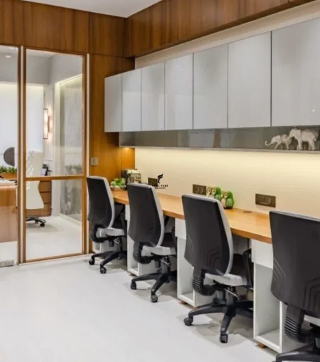 Tirane, jepet me qera zyre Kati 5, 135 m² 700 € (21 DHJETORI)