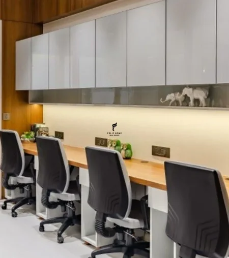 Tirane, jepet me qera zyre Kati 5, 135 m² 700 € (21 DHJETORI)