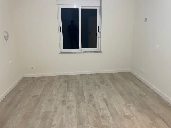 Tirane, jepet me qera apartament 3+1 , 110 m²