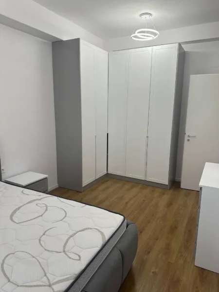 Tirane, jepet me qera apartament 1+1 Kati 7, 60 m² 400 € (ALI DEMI)