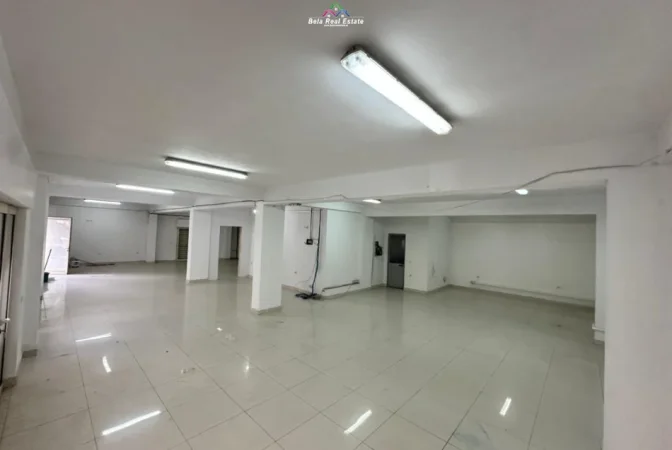 Tirane, jepet me qera dyqan Kati 0, 240 m² 1.460 € (Rruga Miftar Gerbolli)