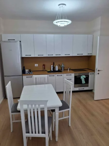 Tirane, jepet me qera apartament 2+1 Kati 4,Mobiluar, 700 € (Ish Fusha Aviacionit, Tiranë)