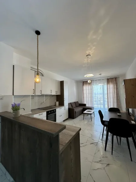 Tirane, jepet me qera apartament 2+1 Kati 8, 90 m² 575 € (univers city)