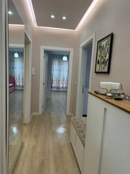 Tirane, jepet me qera apartament 2+1 Kati 3, 100 m² 780 € (Cassa Italia, prane Hotel Merkuri)