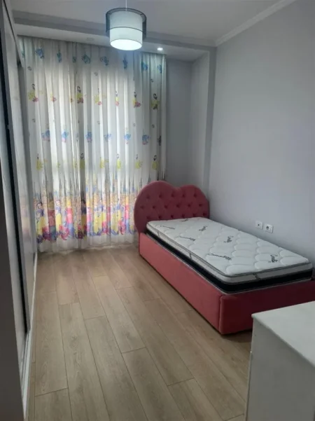 Tirane, jepet me qera apartament 2+1 Kati 3, 100 m² 780 € (Cassa Italia, prane Hotel Merkuri)