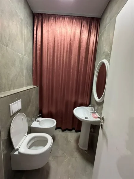 Tirane, jepet me qera apartament 2+1 Kati 3, 100 m² 780 € (Cassa Italia, prane Hotel Merkuri)