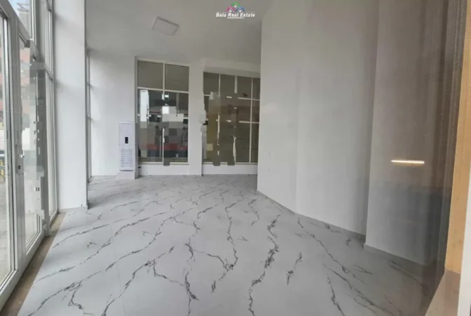 Tirane, jepet me qera dyqan Kati 0, 50 m² 800 € (fadil rada)