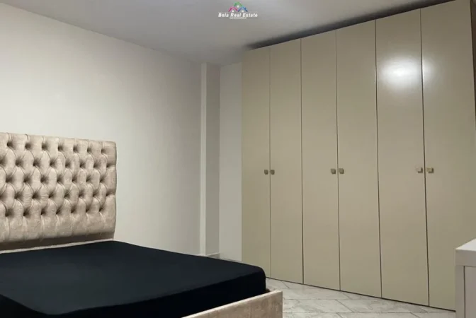 Tirane, jepet me qera apartament 2+1 Kati 1, 140 m² 650 € (pazari i ri)