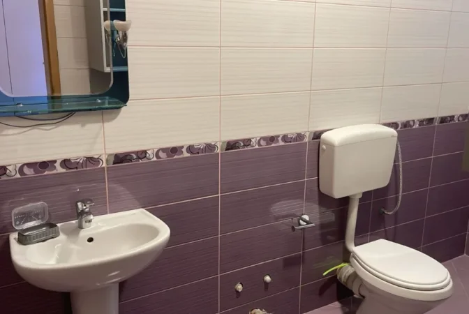 Tirane, jepet me qera apartament 2+1 Kati 1, 140 m² 650 € (pazari i ri)