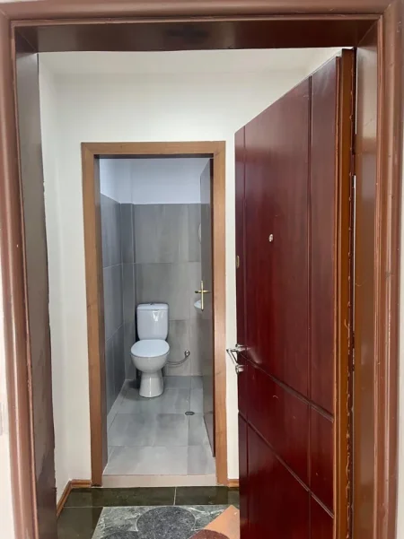 Tirane, jepet me qera zyre Kati 2, 71 m² 800 € (BLLOK)