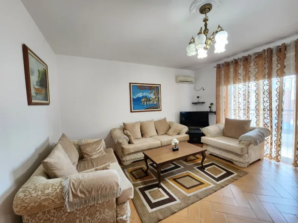 Tirane, jepet me qera apartament 2+1 Kati 6, 