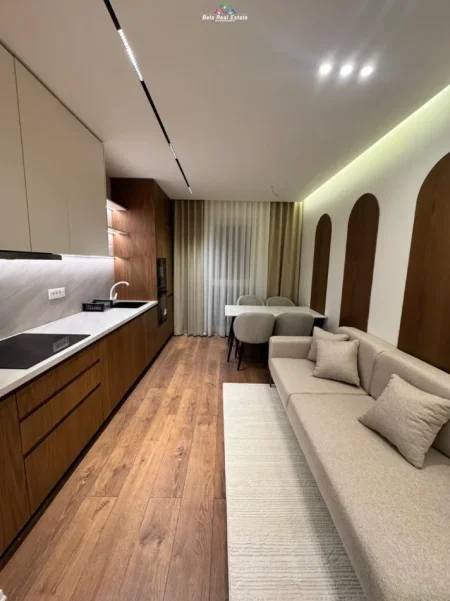 Tirane, jepet me qera apartament 2+1 Kati 4, 70 m² 900 € (Xhamllik, prane Karburant Kastrati)