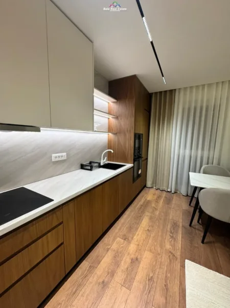 Tirane, jepet me qera apartament 2+1 Kati 4, 70 m² 900 € (Xhamllik, prane Karburant Kastrati)